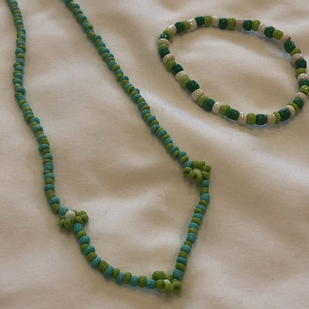 Altar'd State Green Blue Flower Beaded Choker Necklace with FREE Bracelet - Picture 8 of 10